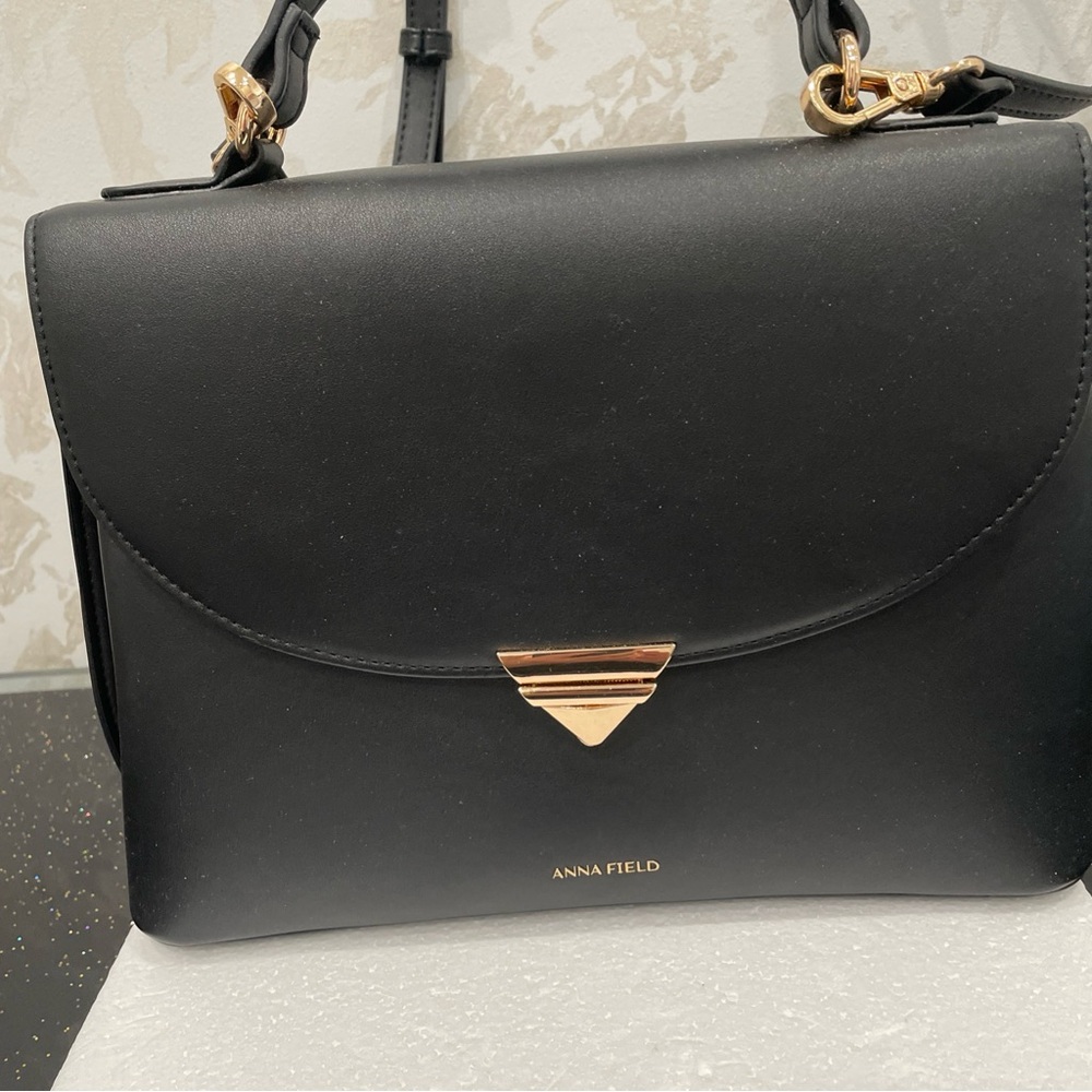 Anna Field Elegant Black Crossbody Bag with Gold Hardware. Made in Germany.